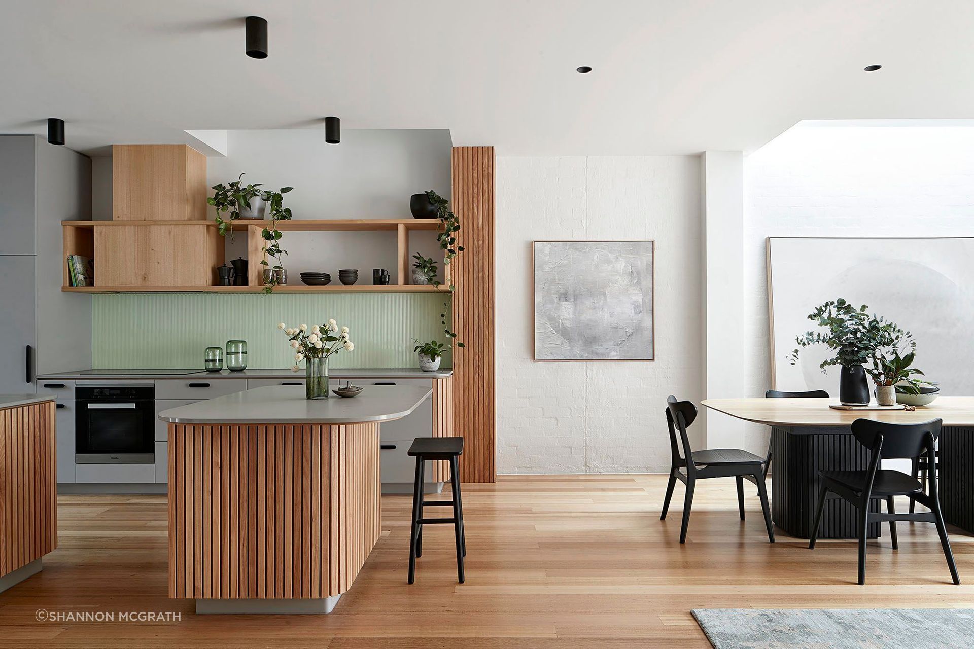 McMahonCanterburyRdStKildaWestsmg3961Aw.jpg