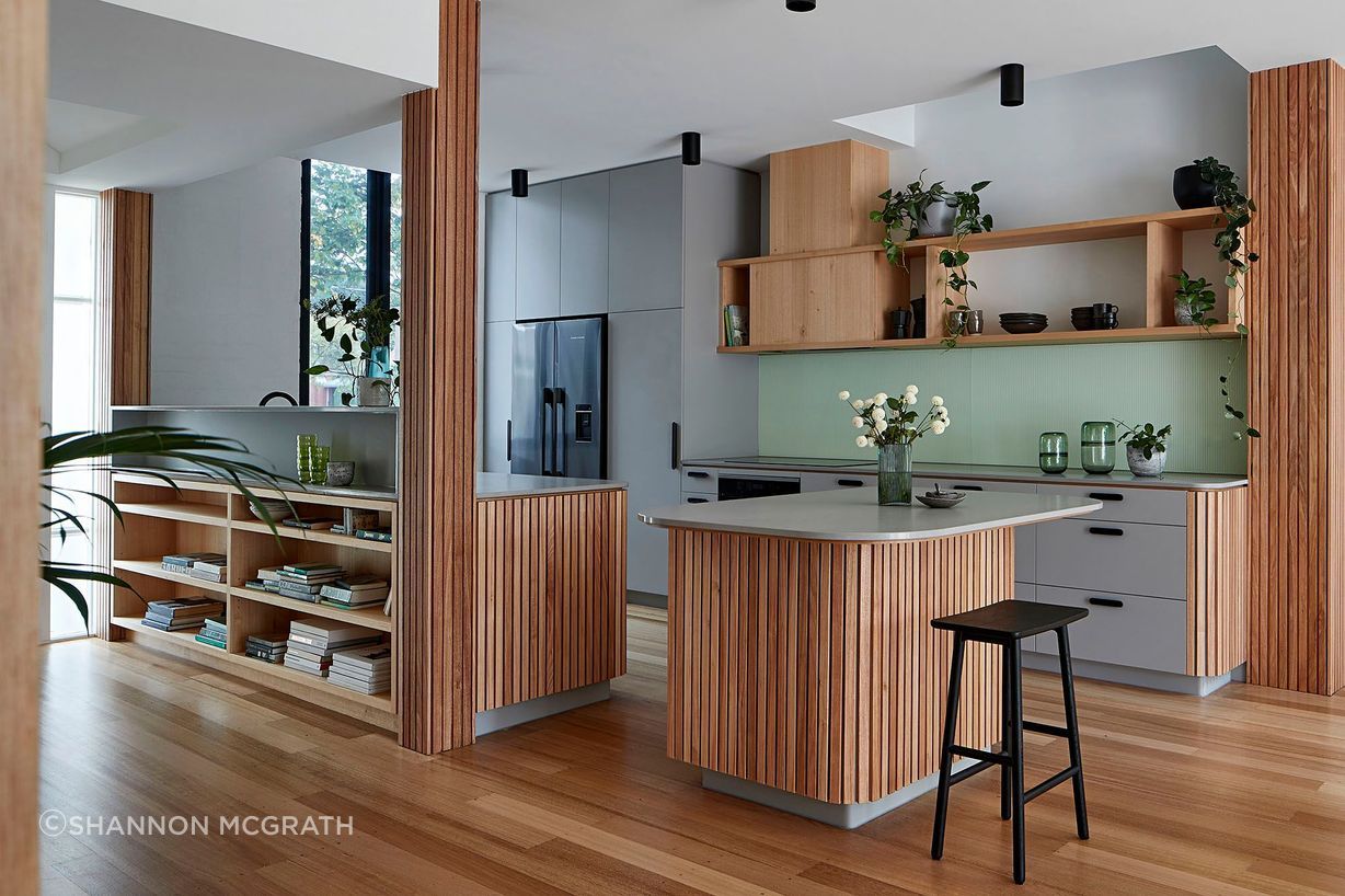 McMahonCanterburyRdStKildaWestsmg4059Aw-crop.jpg
