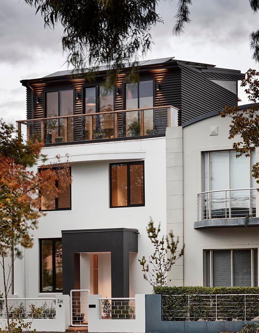 McMahonCanterburyRdStKildaWestsmg4113w.jpg