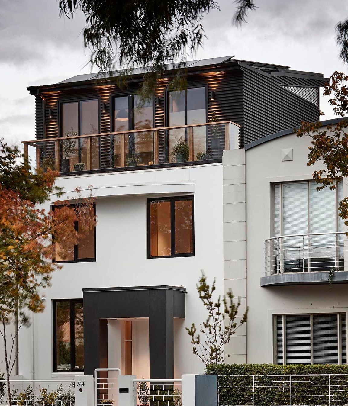 McMahonCanterburyRdStKildaWestsmg4113w.jpg