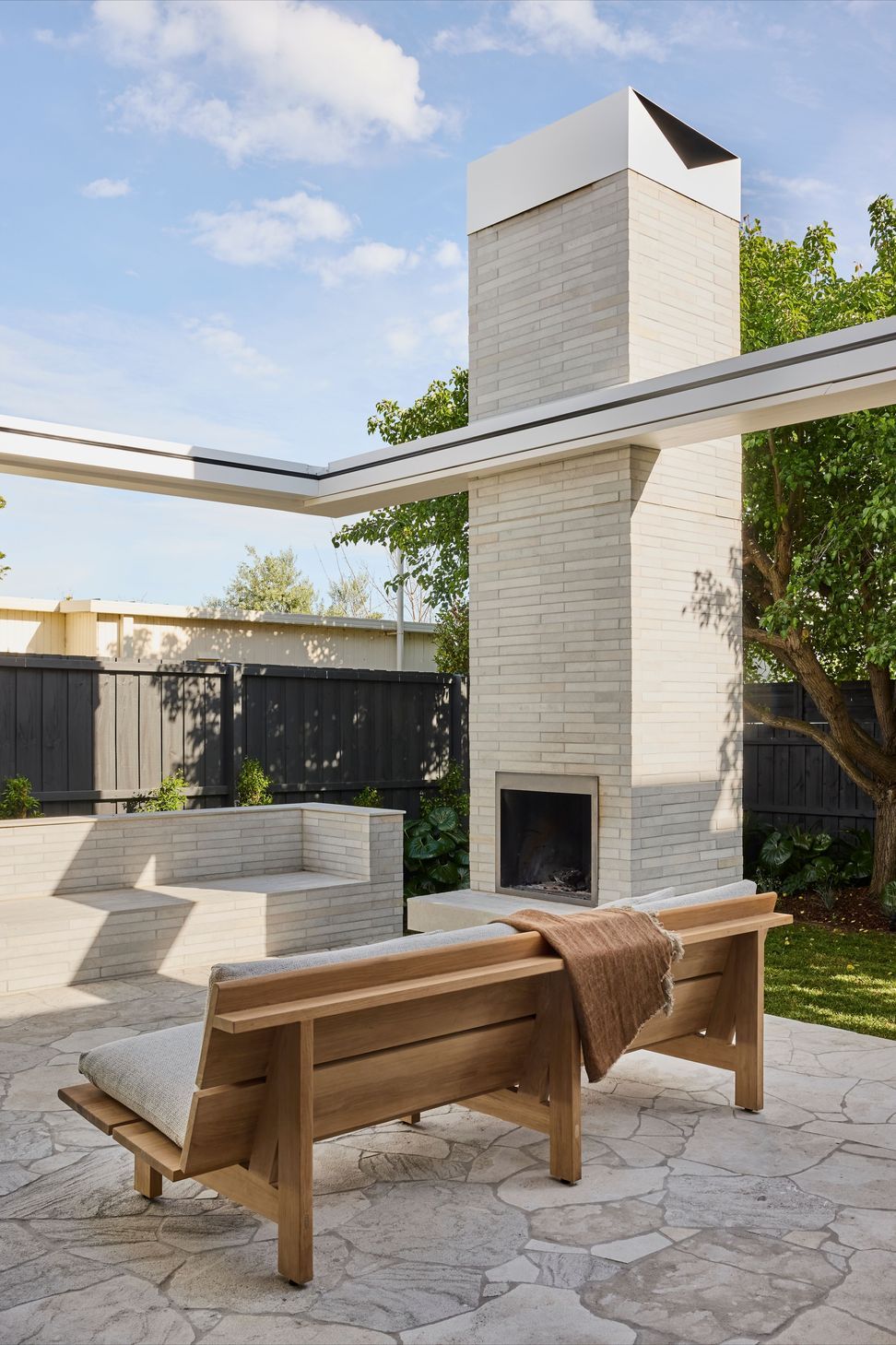 MedaStoneBricksSarelleCrazyPavingEcoOutdoor-ap-compressed-v2.jpg