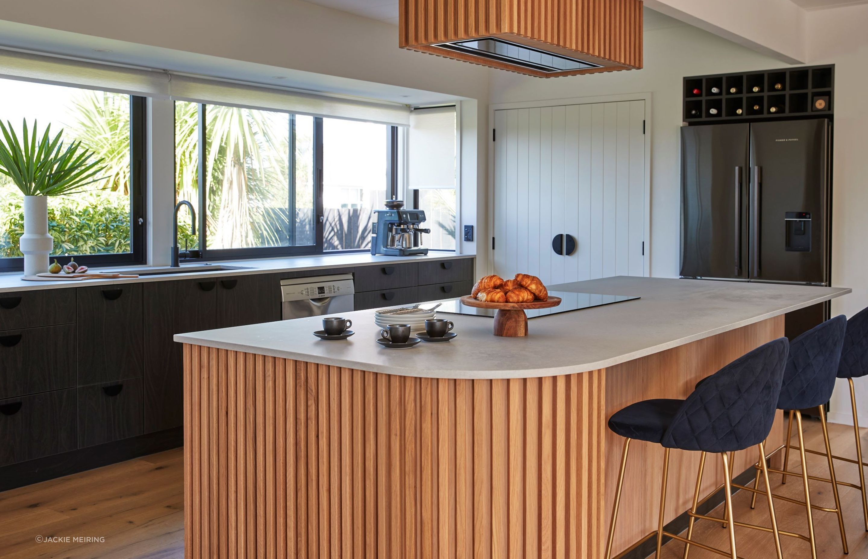 Modern-kitchen-in-midcentury-home-Auckland-Interior-Designer-Stacey-Gillies.jpg