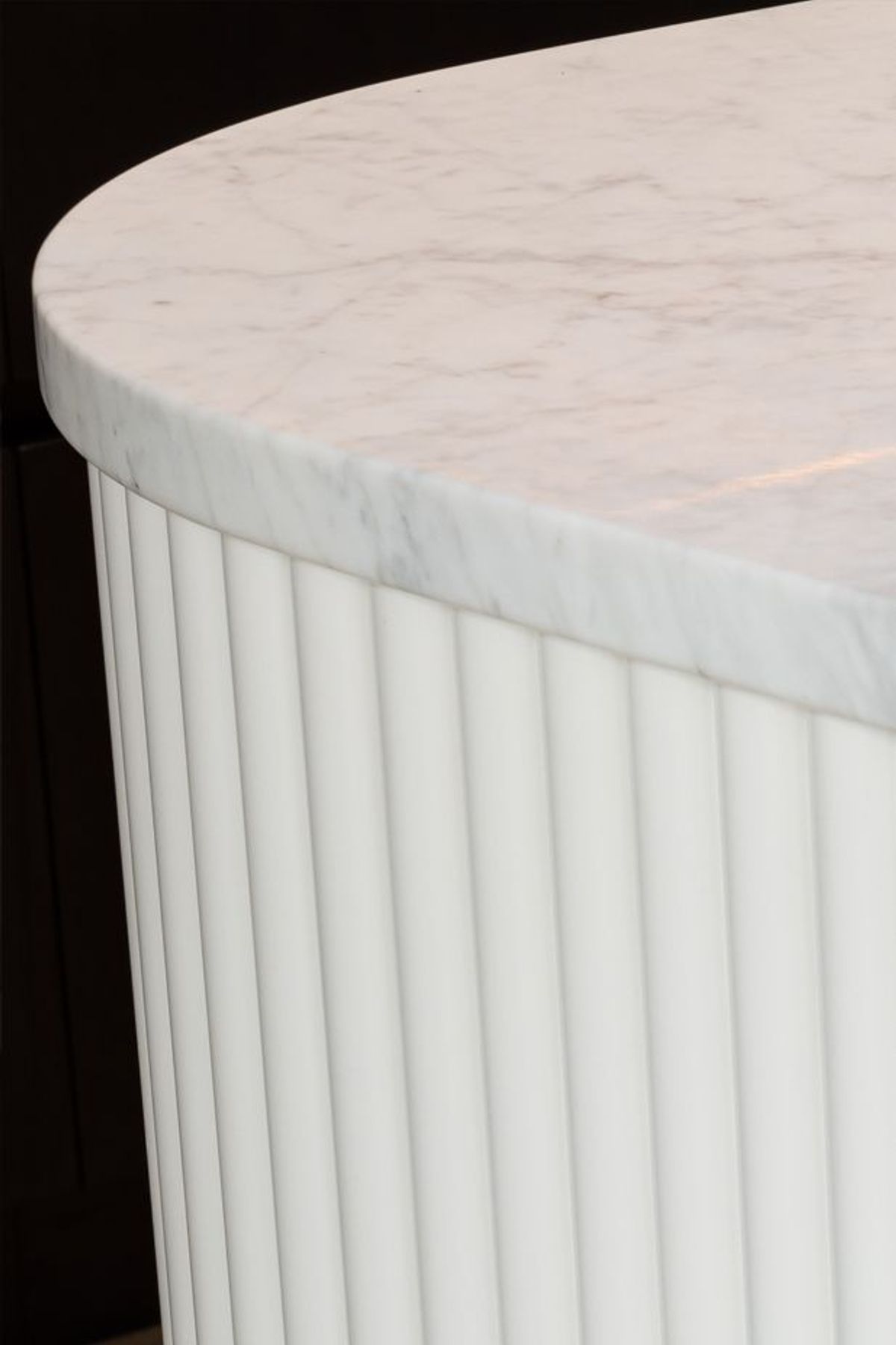 NeoDesign-customkitchenrenovationdesignerAucklandcurveblackwhite-marblePonsonbyislanddetail.jpg
