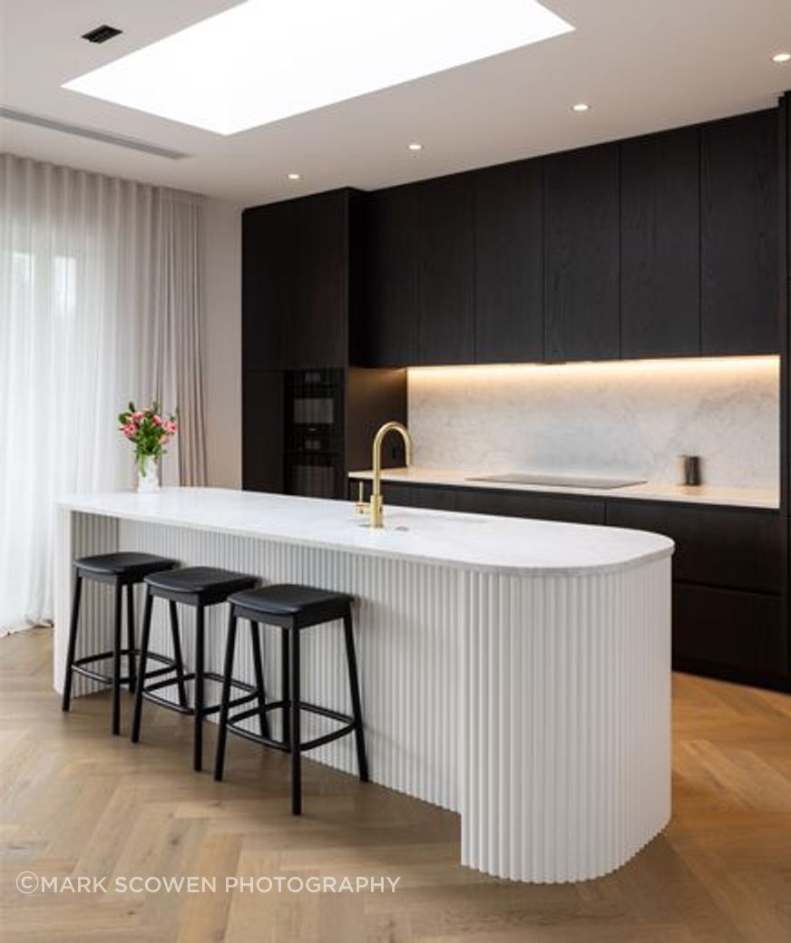 NeoDesign-customkitchenrenovationdesignerAucklandcurveblackwhite-marblePonsonbyroomisland.jpg