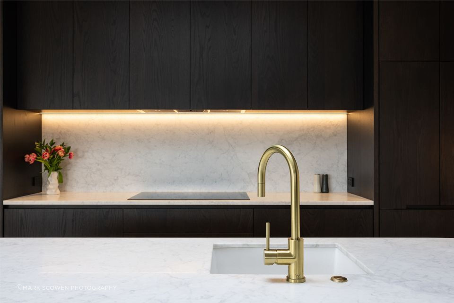 NeoDesign-customkitchenrenovationdesignerAucklandcurveblackwhite-marblePonsonbysink.jpg