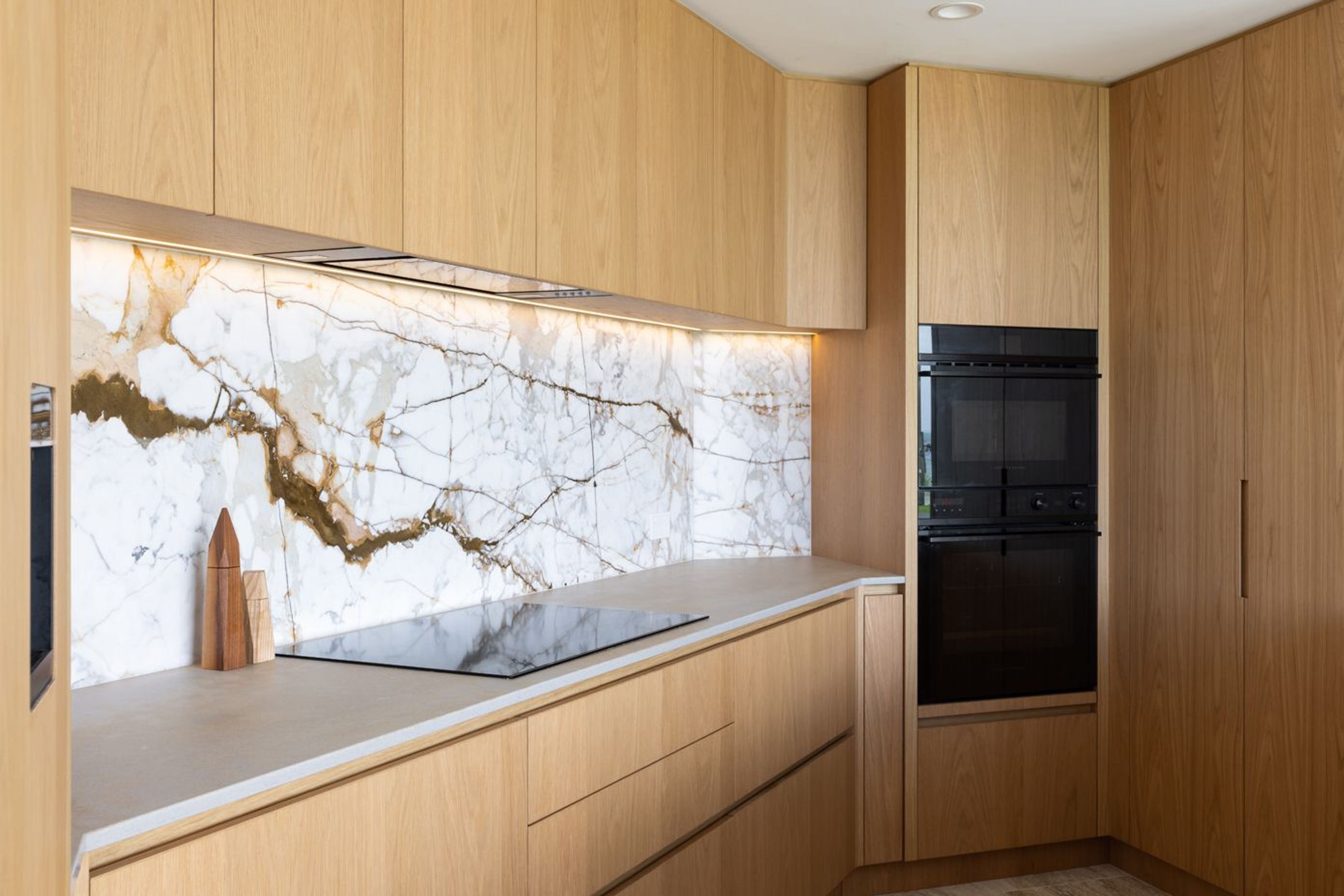 NeoDesigncustomkitchenrenovationdesignerAucklandcontemporayoakcalacattamarble3.jpg