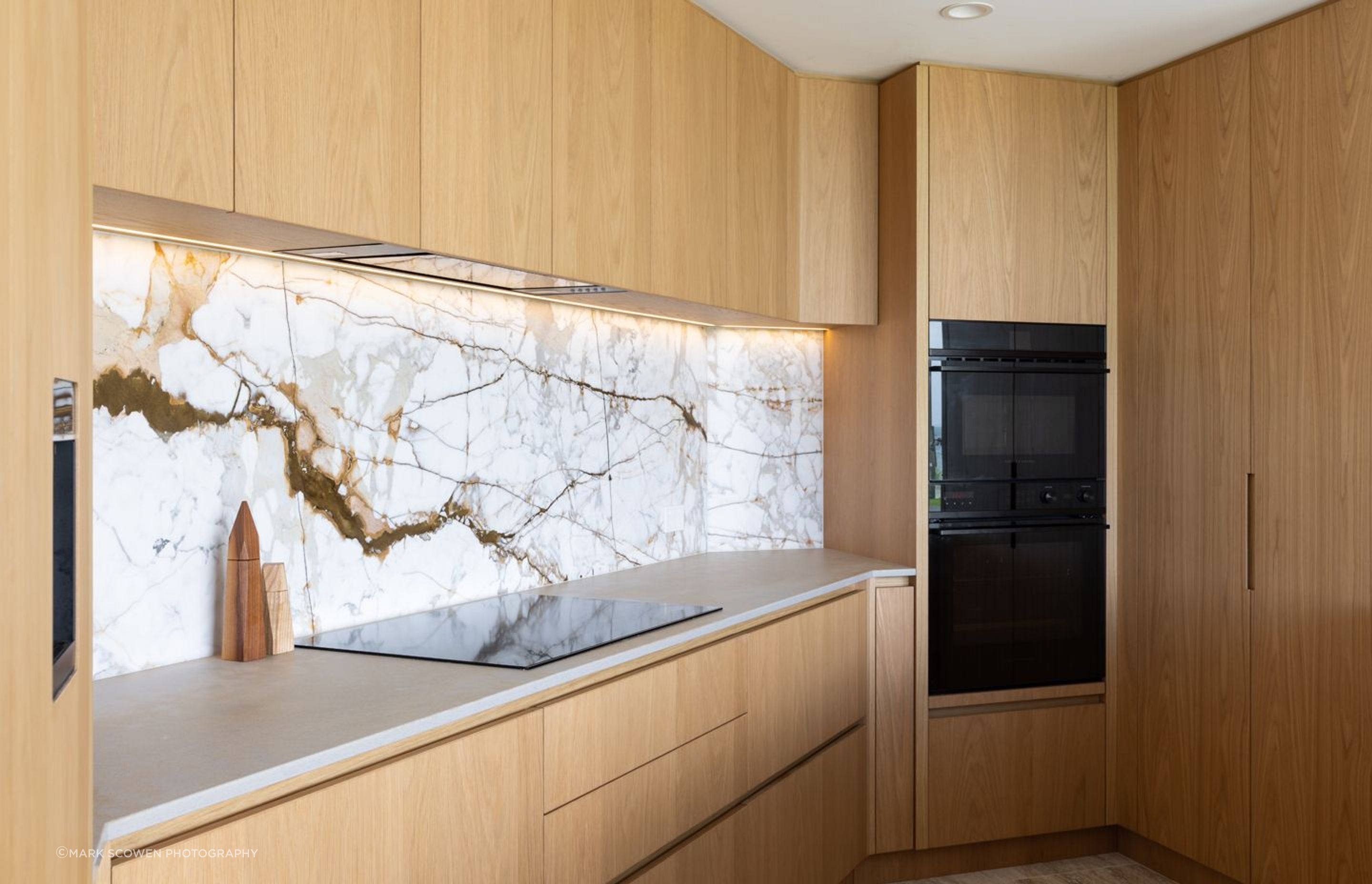 NeoDesigncustomkitchenrenovationdesignerAucklandcontemporayoakcalacattamarble3.jpg