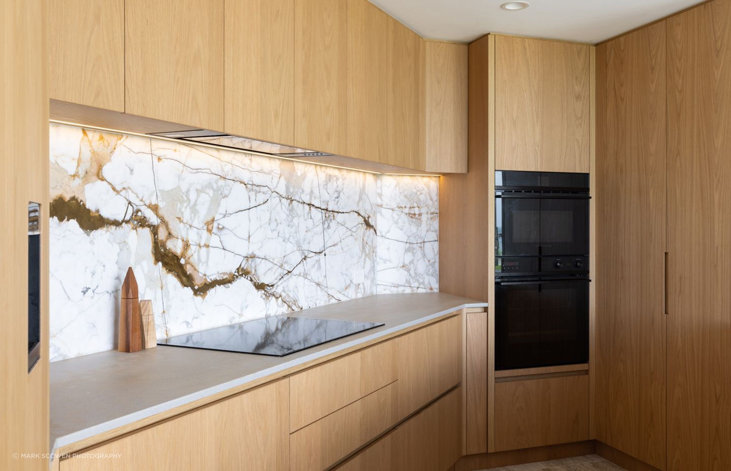 NeoDesigncustomkitchenrenovationdesignerAucklandcontemporayoakcalacattamarble3.jpg
