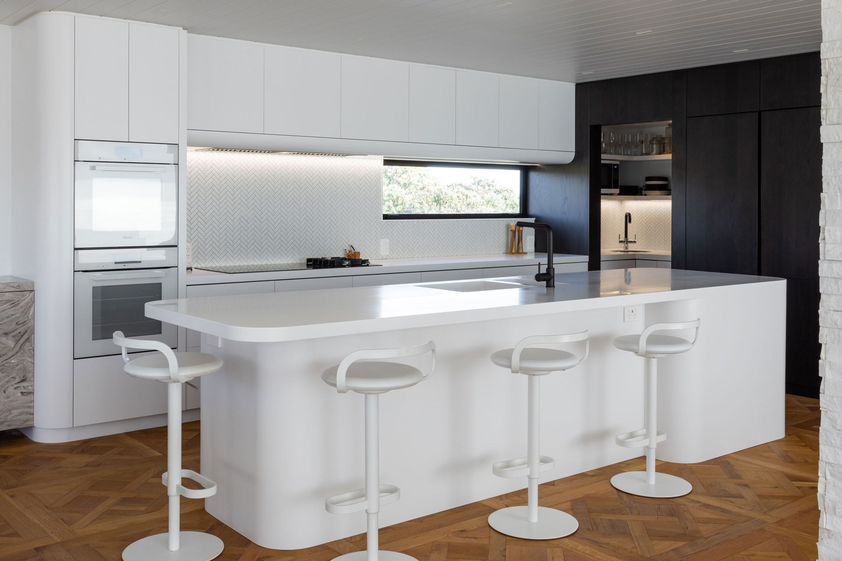 NeoDesigncustomkitchenrenovationdesignerAucklandminimalistwhitecurves1.jpg