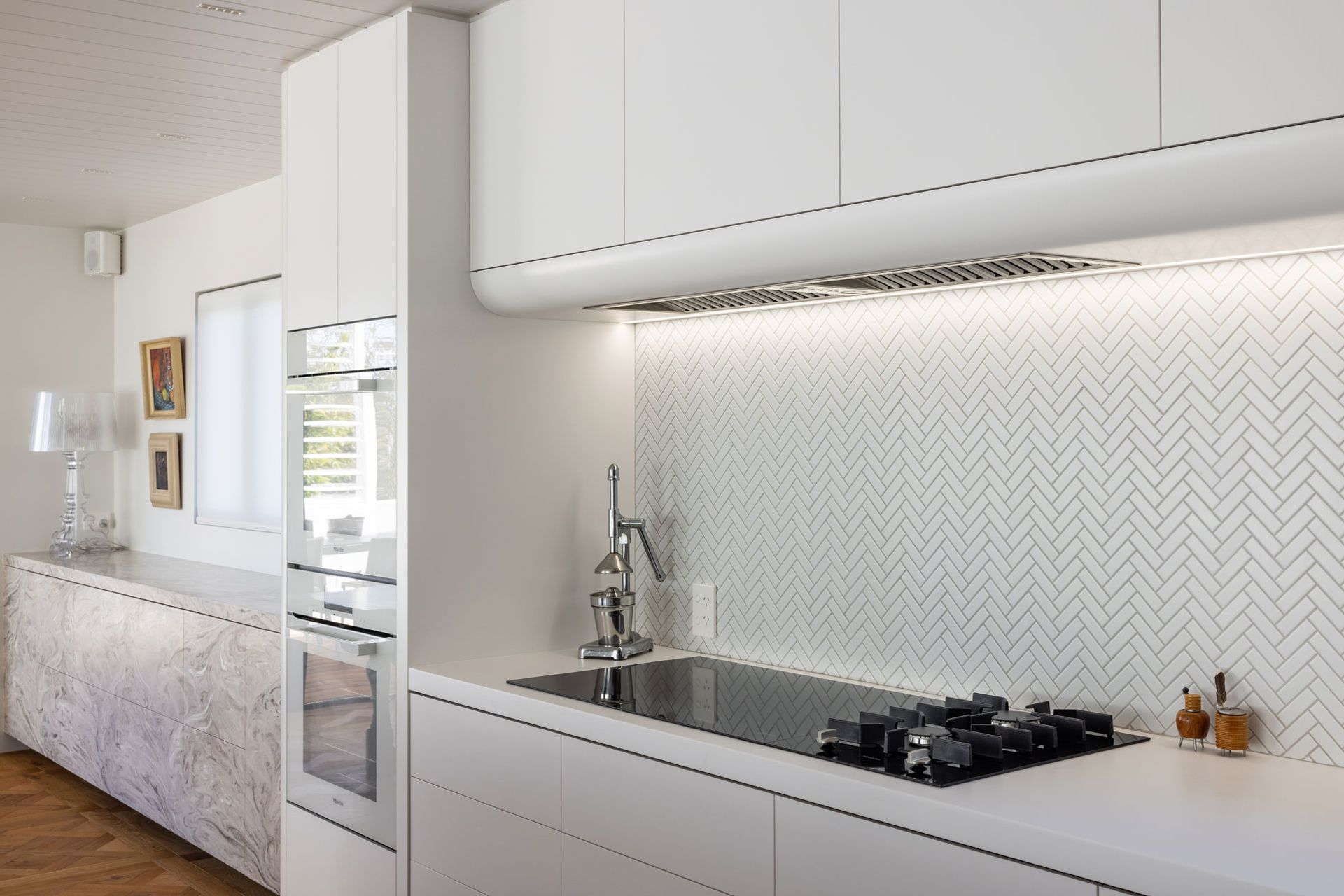 NeoDesigncustomkitchenrenovationdesignerAucklandminimalistwhitecurves3.jpg