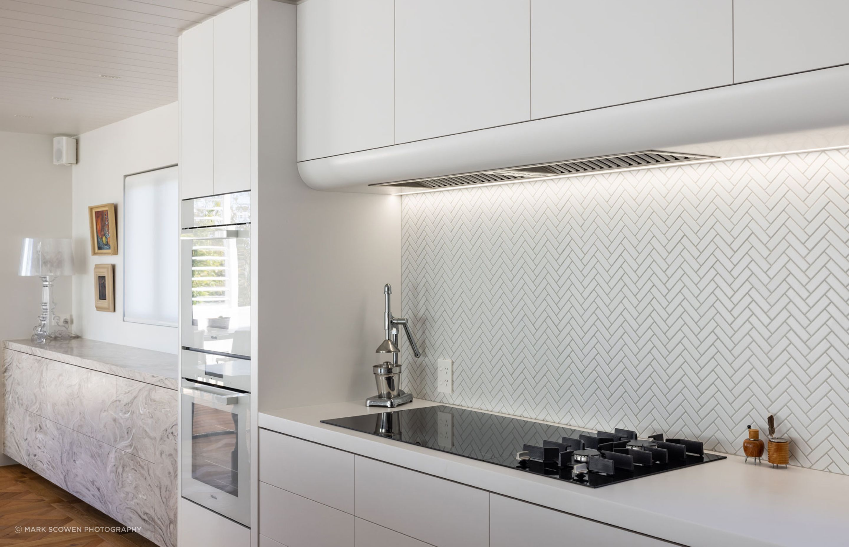 NeoDesigncustomkitchenrenovationdesignerAucklandminimalistwhitecurves3.jpg