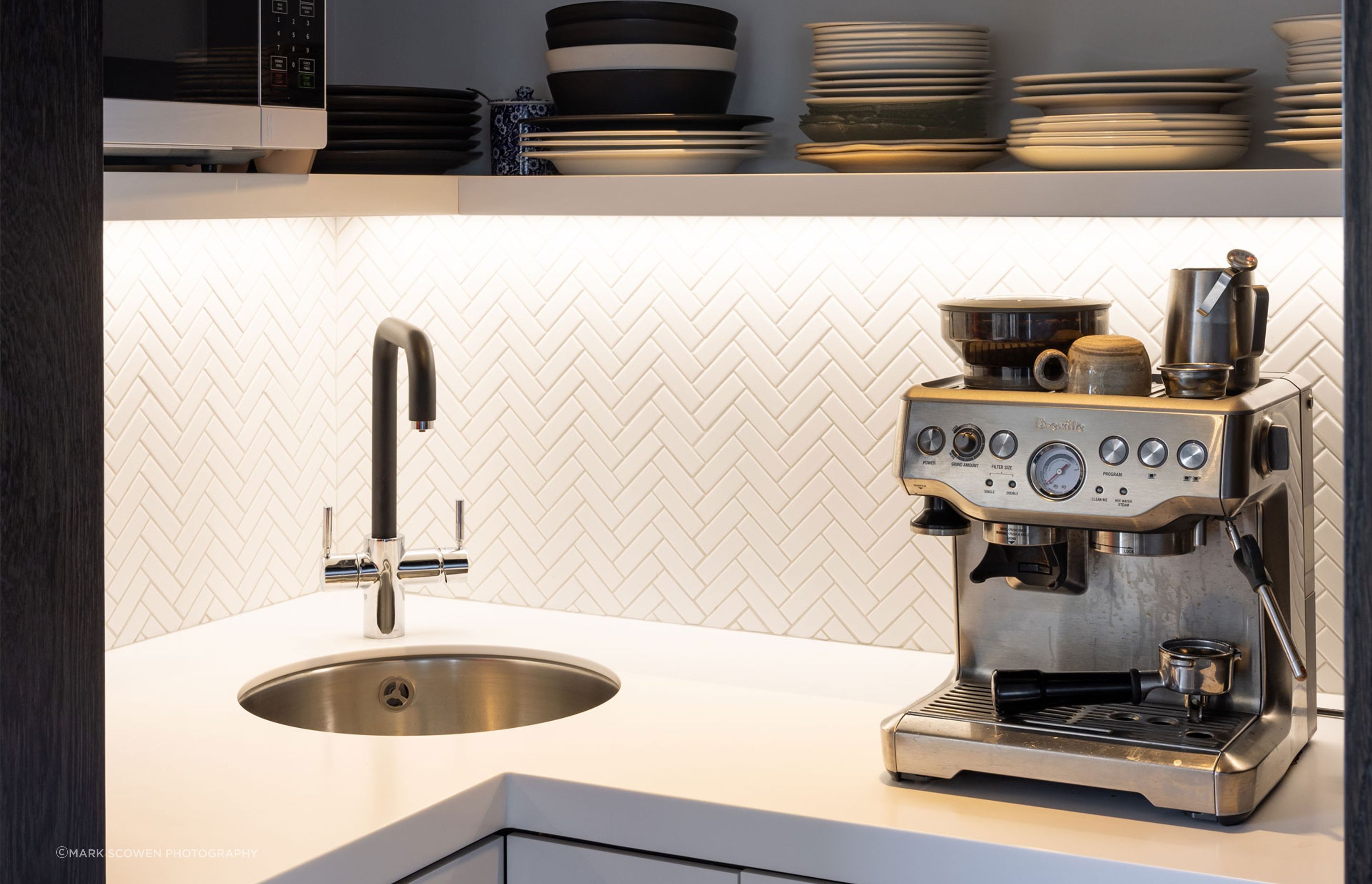 NeoDesigncustomkitchenrenovationdesignerAucklandminimalistwhitecurves6.jpg