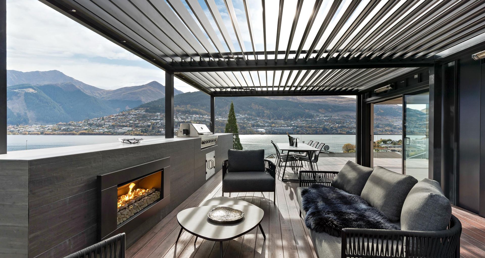 Year-Round Outdoor Spaces and Viewing Pleasure banner