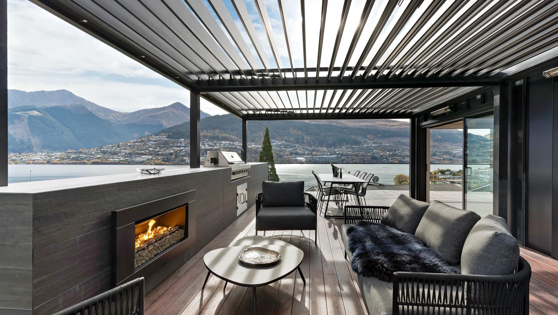 Year-Round Outdoor Spaces and Viewing Pleasure banner