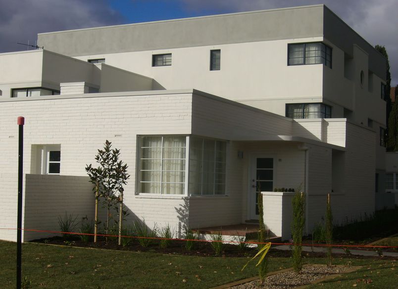 Canberra Ave