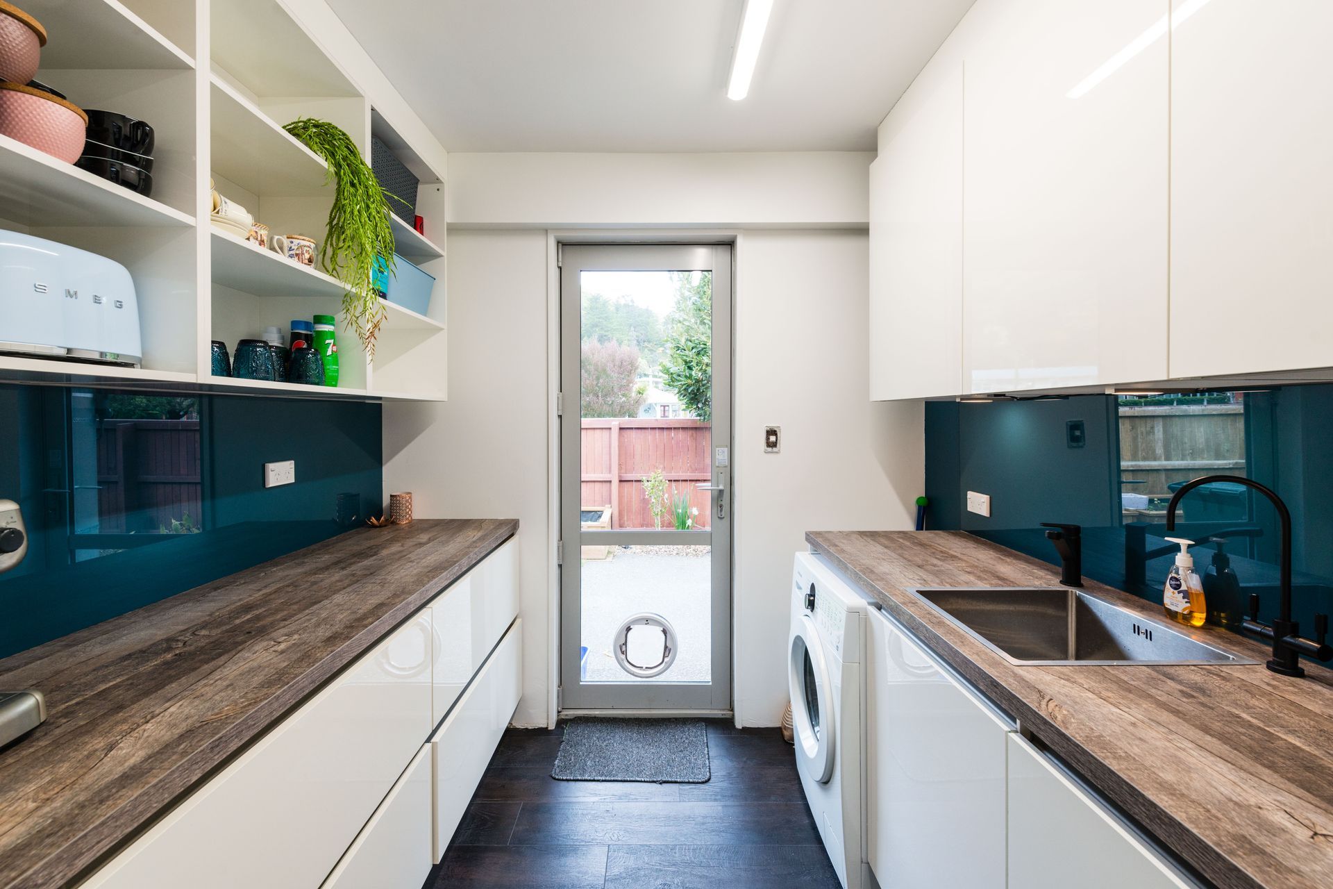 Warm and Modern Family Kitchen