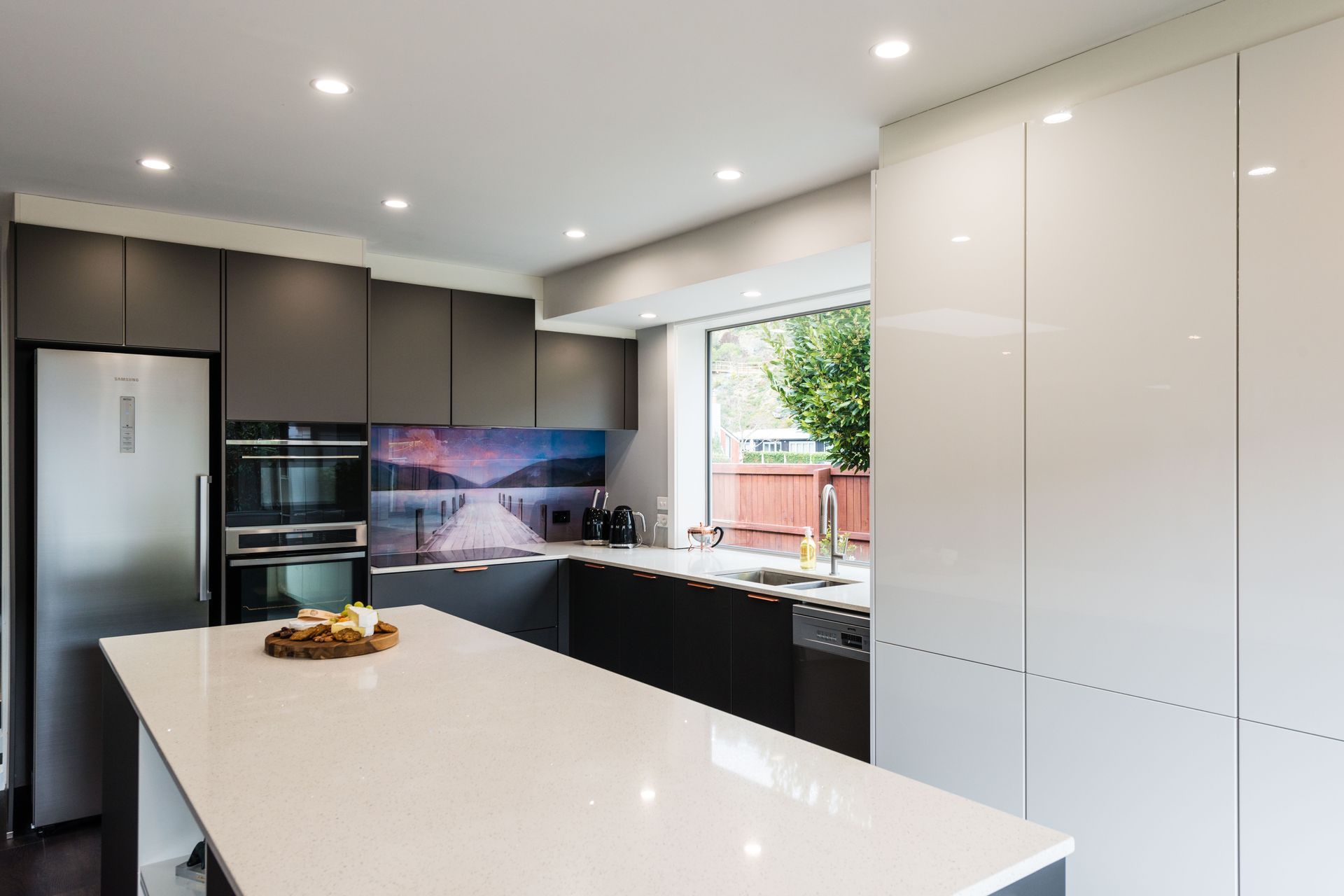 Warm and Modern Family Kitchen