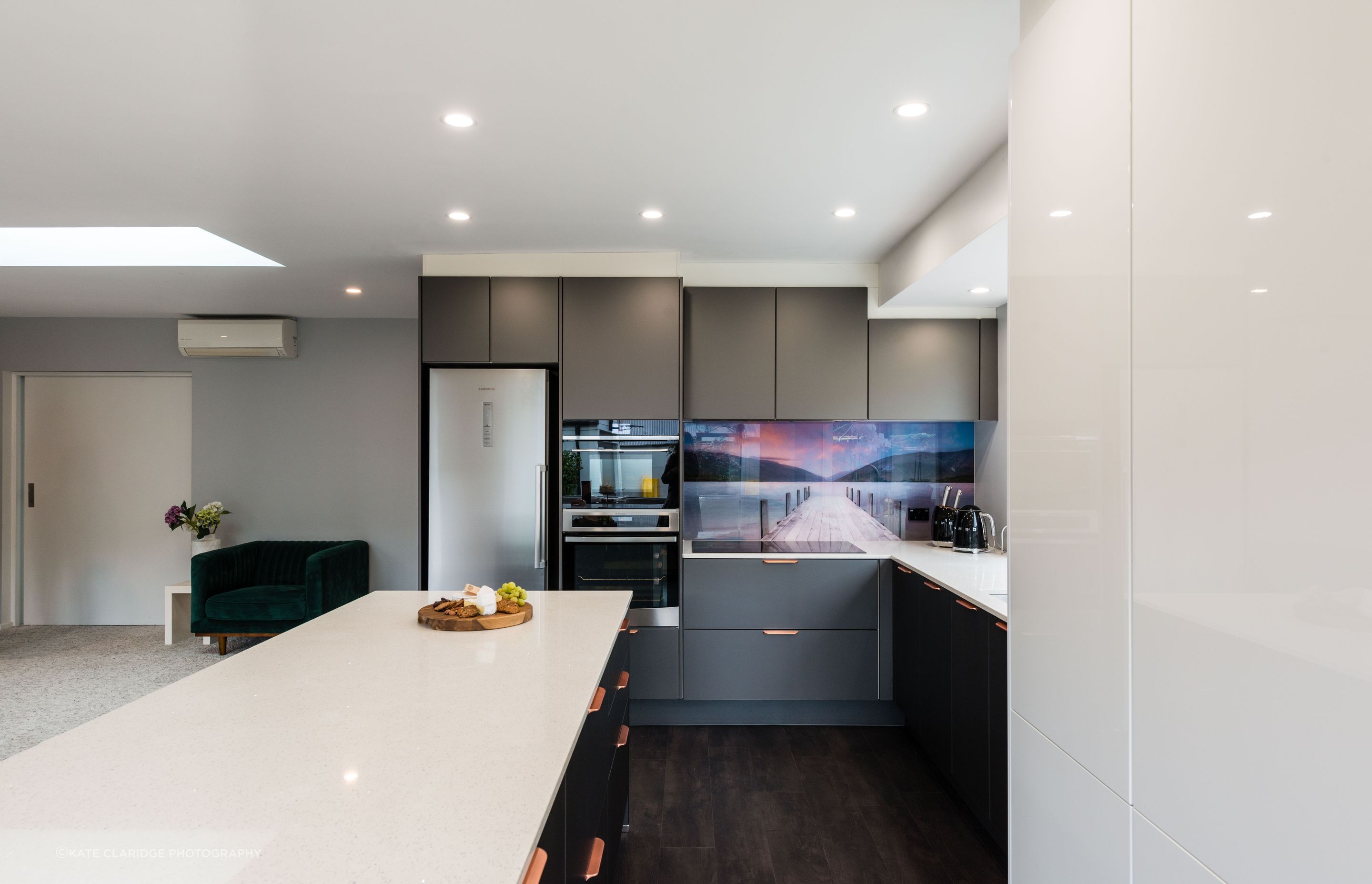 Warm and Modern Family Kitchen