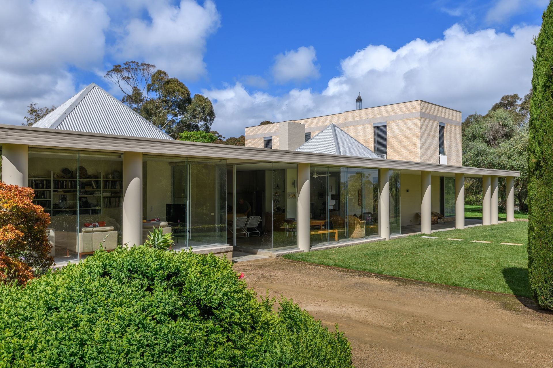 Petersen-D71-bricks-Mount-Martha-rearwithliving.jpg