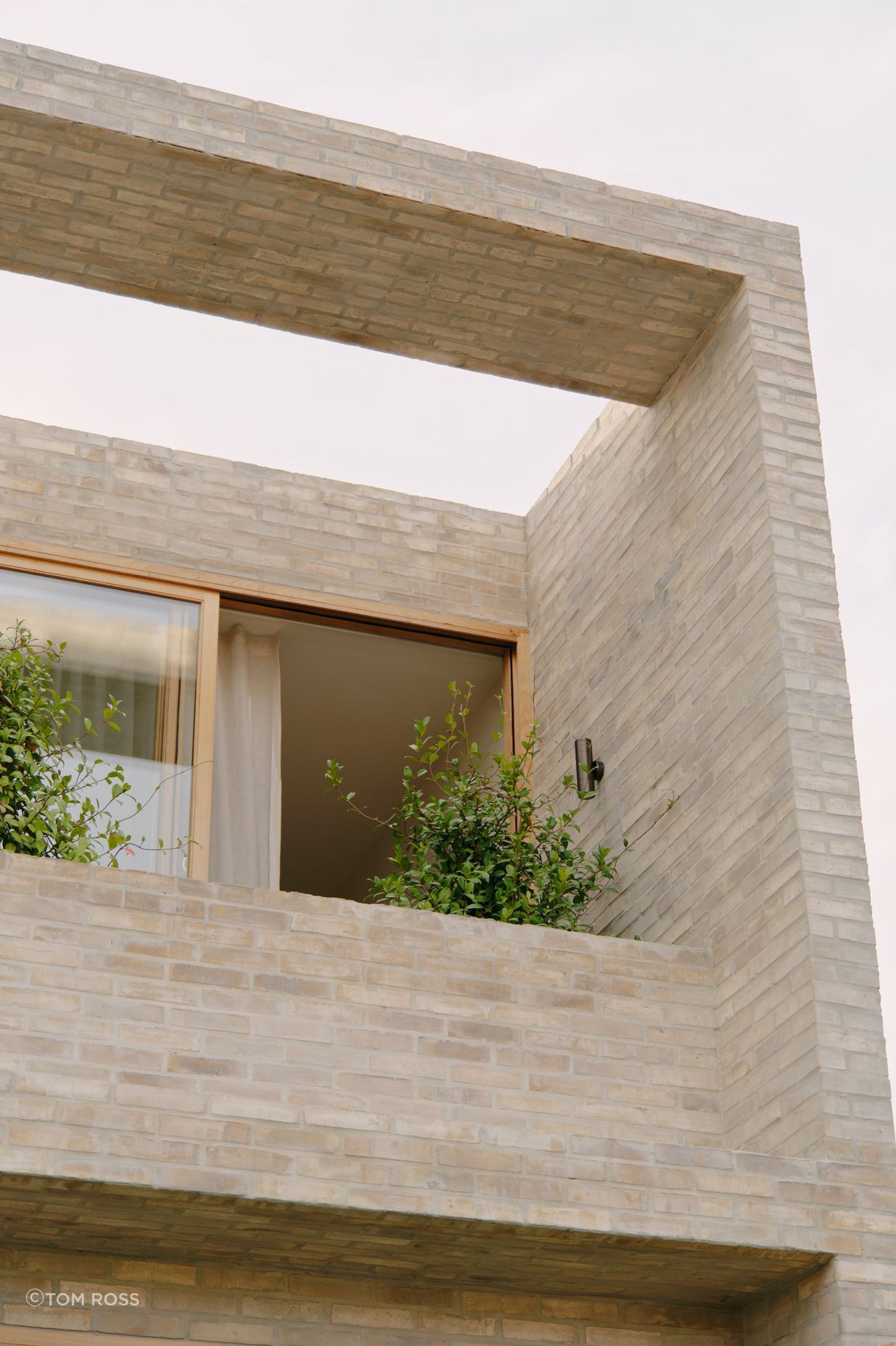 Petersen-D72-bricks-Fitzroy-North-upper-facade.jpg