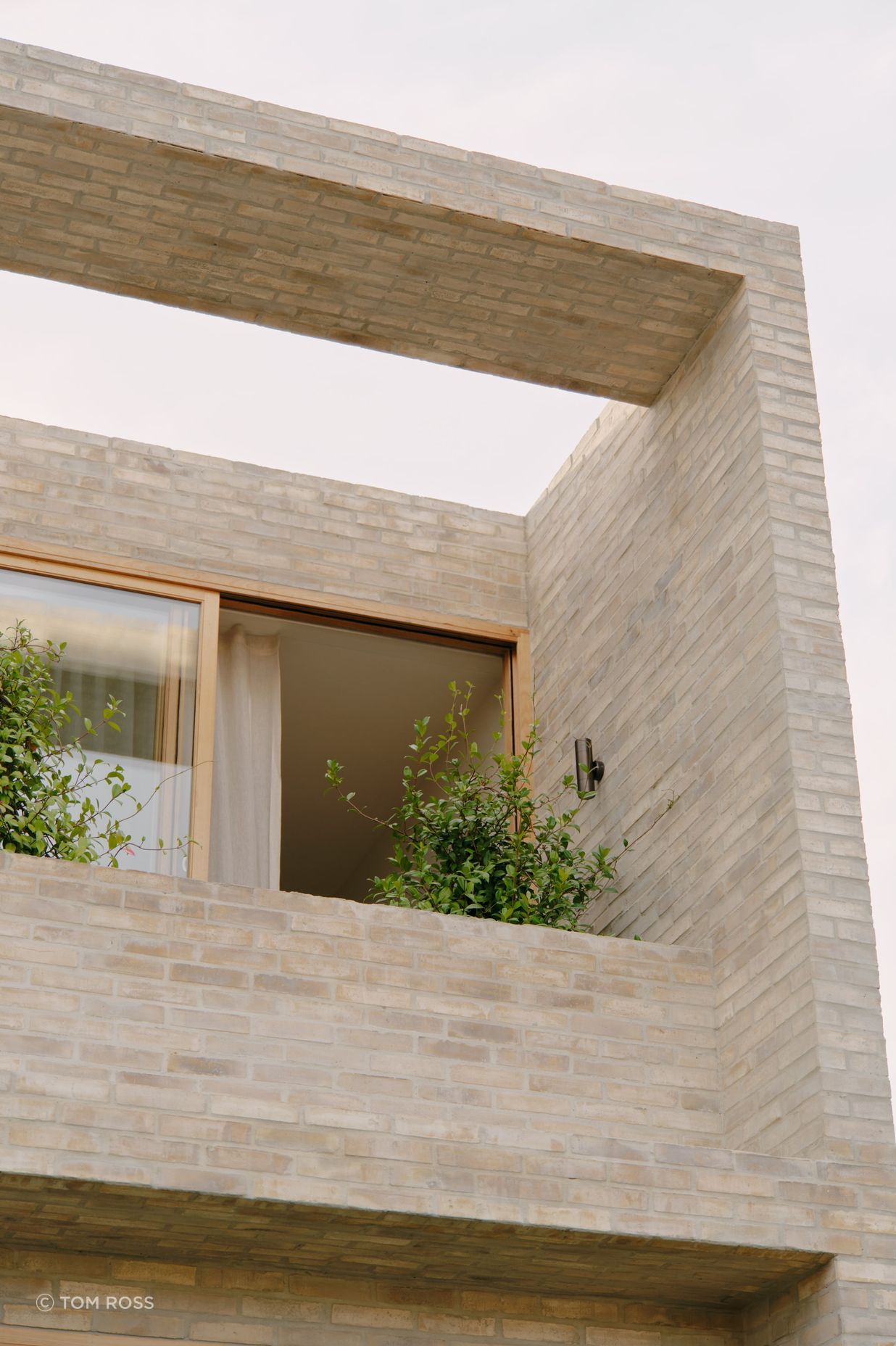 Petersen-D72-bricks-Fitzroy-North-upper-facade.jpg