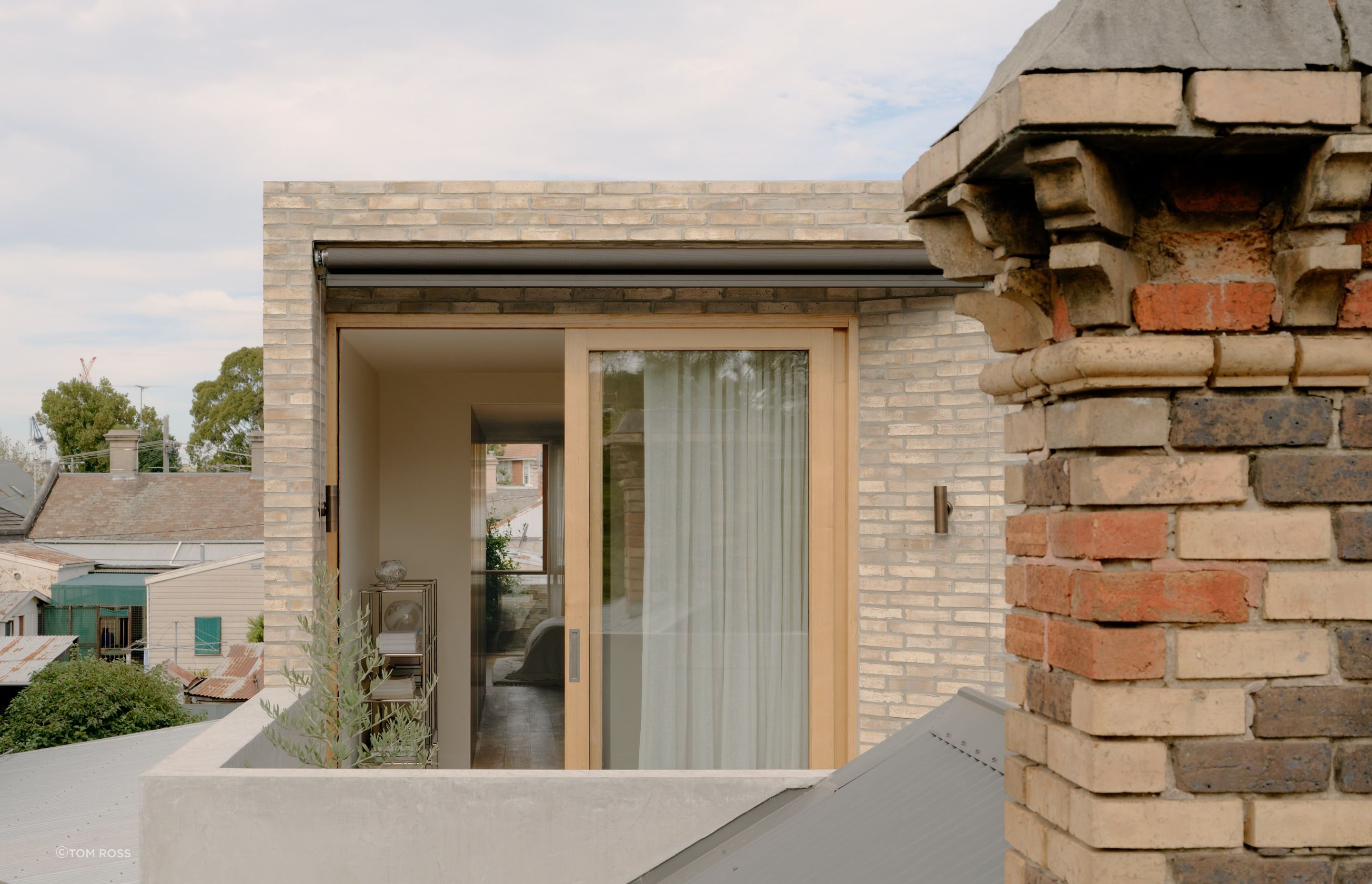 Petersen-D72-bricks-Fitzroy-North-upper-terrace-v3.jpg