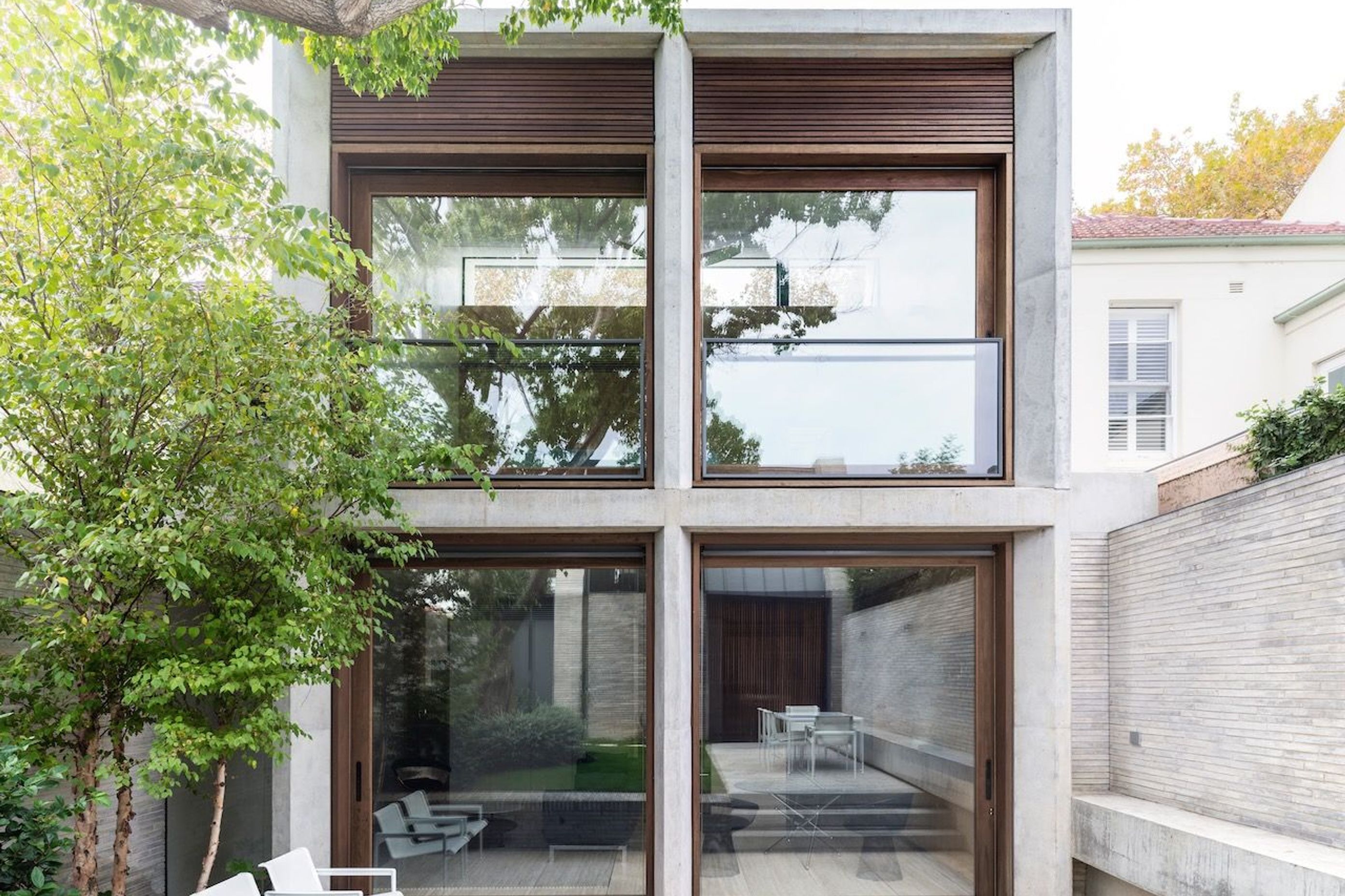 Petersen-K91-bricks-Woollahra-Village-House-view-to-living-daylight.jpeg