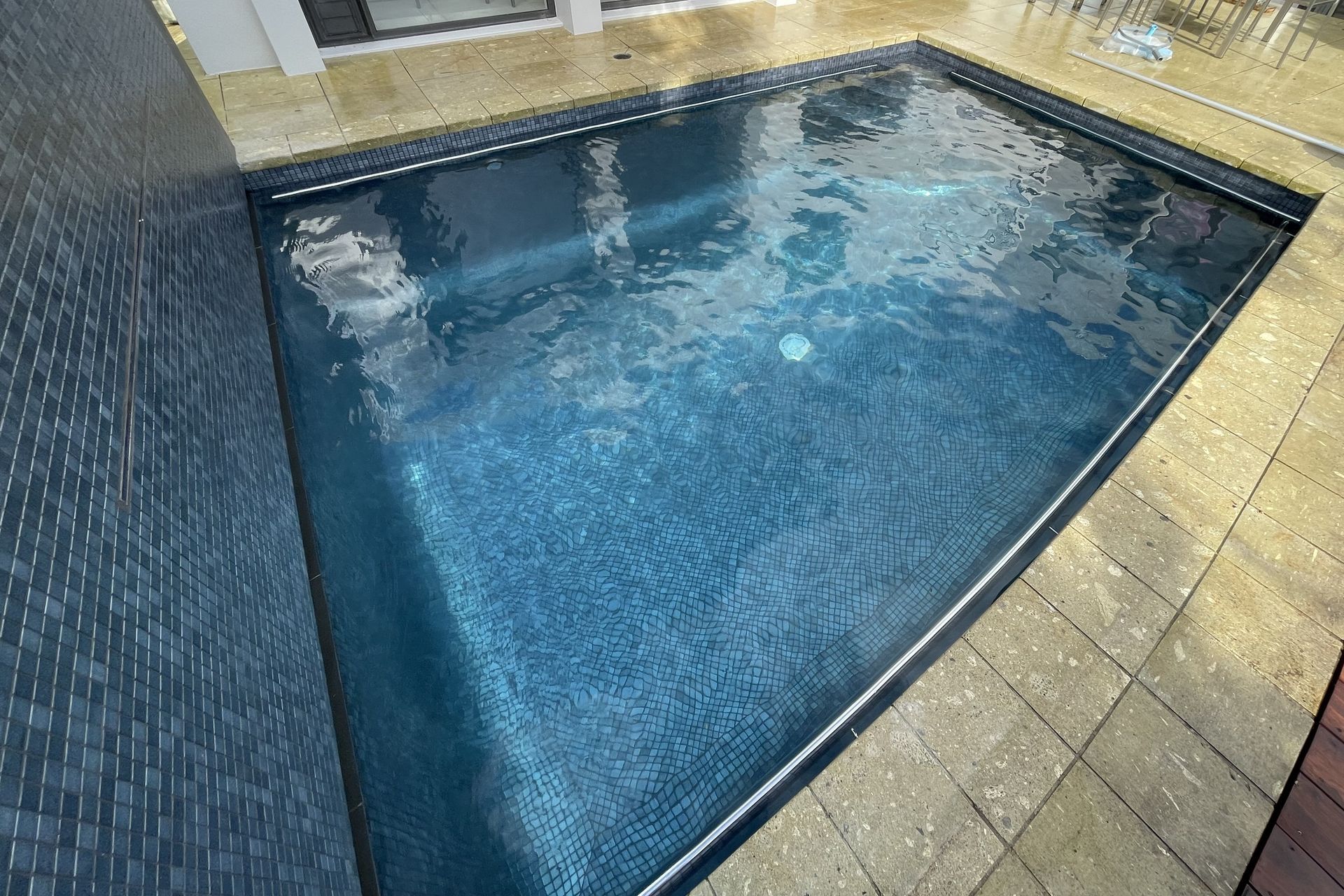 Even on a dull winters day in Auckland, this pool looks inviting!