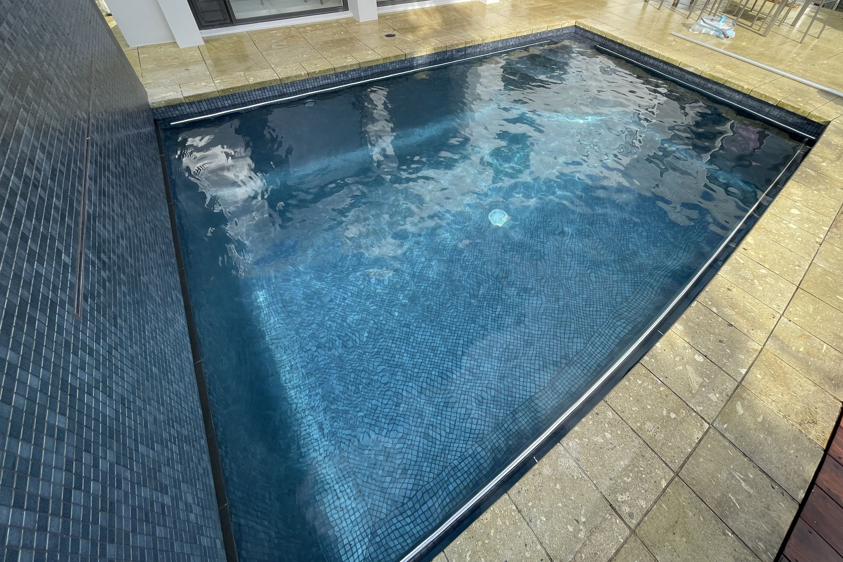 Even on a dull winters day in Auckland, this pool looks inviting!
