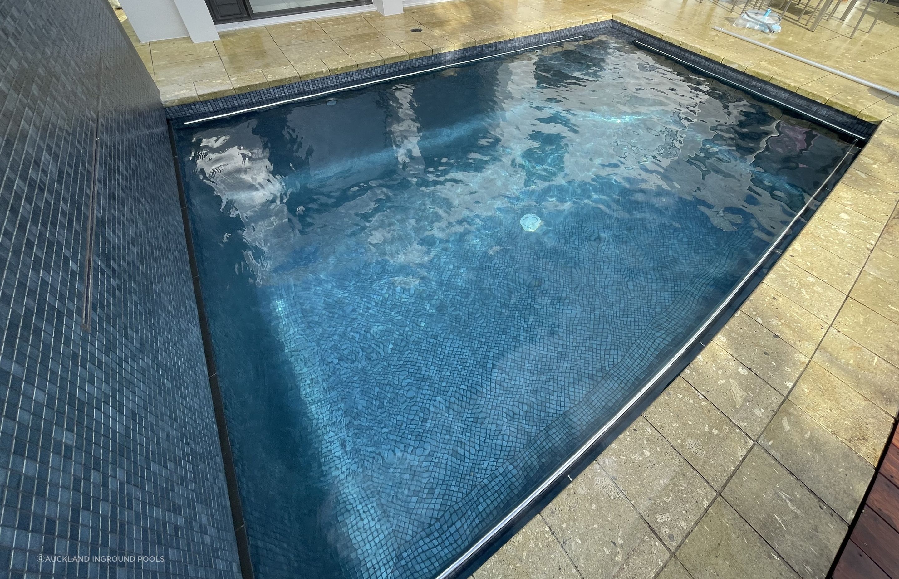 Even on a dull winters day in Auckland, this pool looks inviting!