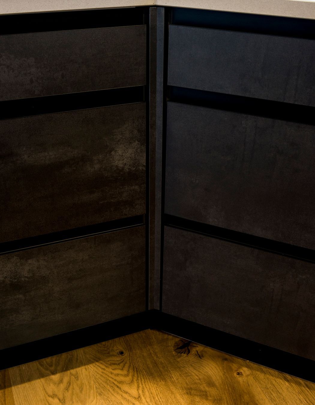 Working with Curves - 80's Renovation with Black Concrete Reproduction