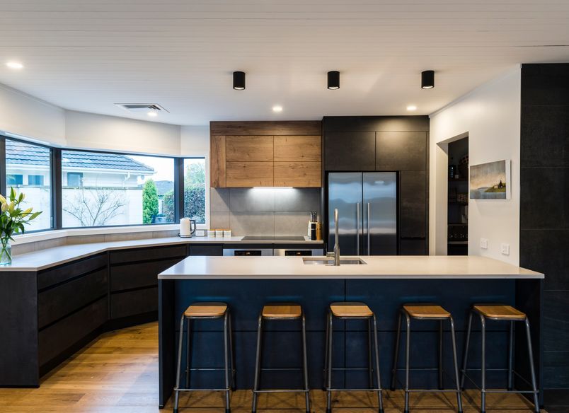 Working with Curves - 80's Renovation with Black Concrete Reproduction