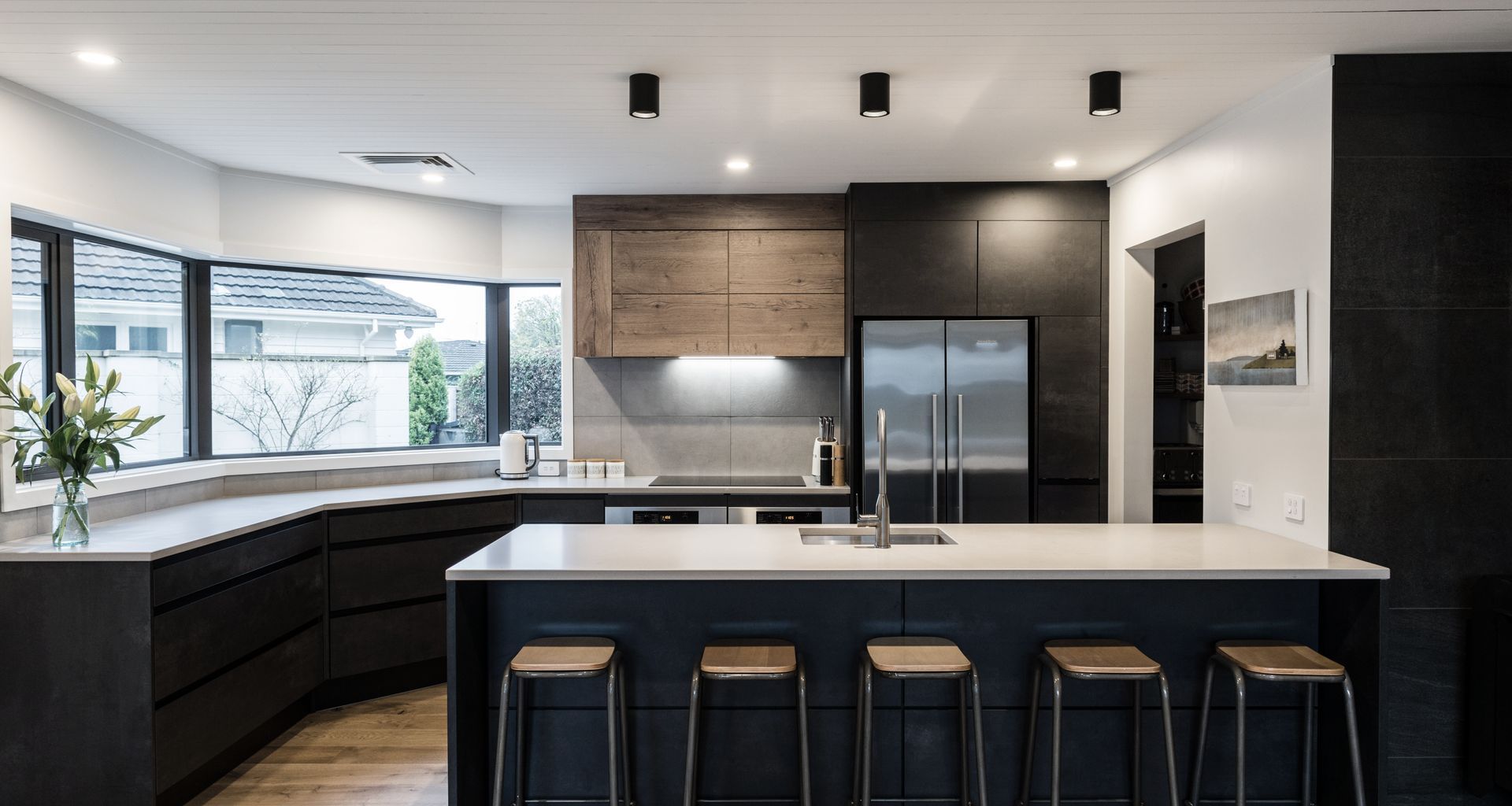 Working with Curves - 80's Renovation with Black Concrete Reproduction banner