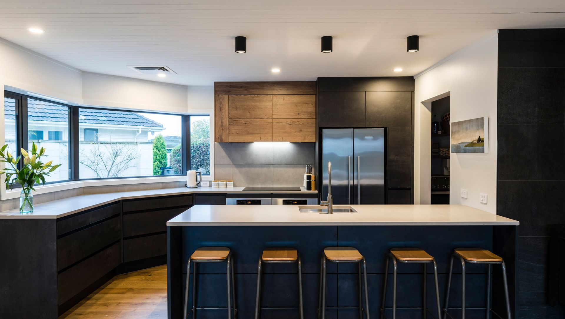 Working with Curves - 80's Renovation with Black Concrete Reproduction banner