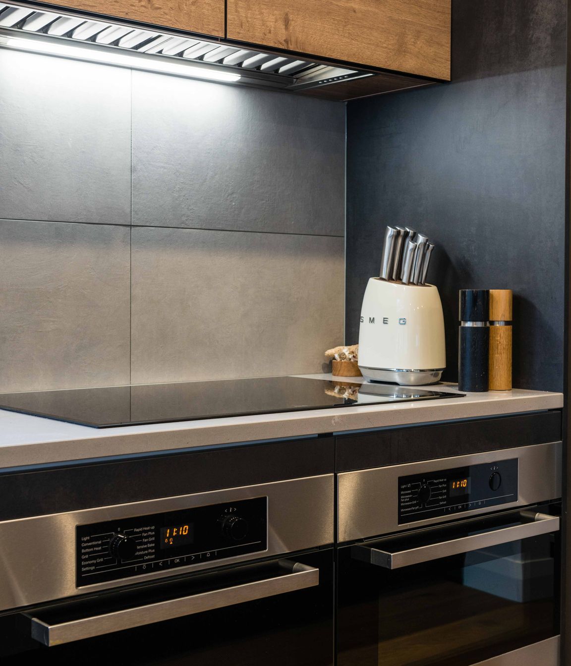 Working with Curves - 80's Renovation with Black Concrete Reproduction