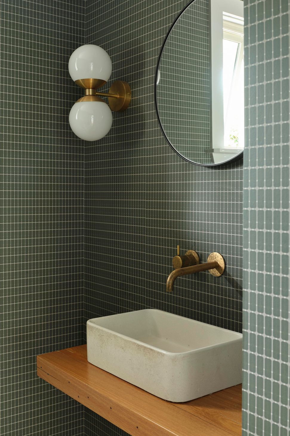 Pop-TopColour-and-interest-seen-in-the-bathroom-detailSam-Hartnett-Photographer7.jpg