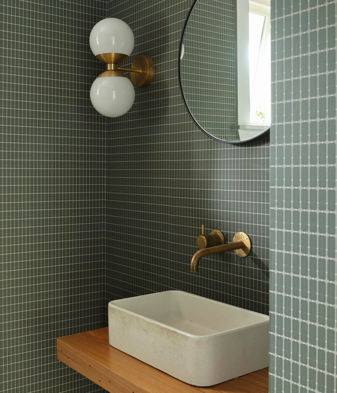 Pop-TopColour-and-interest-seen-in-the-bathroom-detailSam-Hartnett-Photographer7.jpg