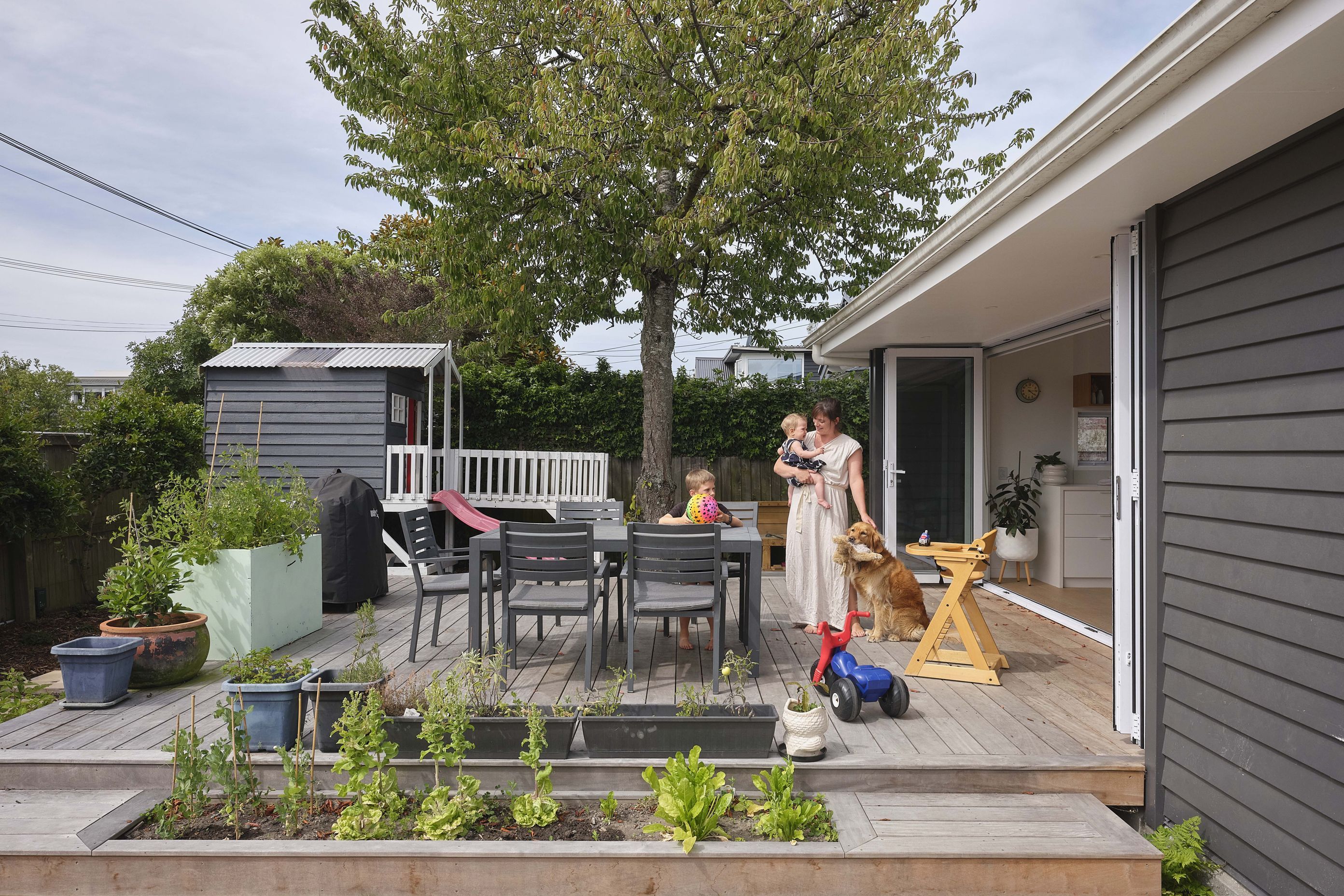 Pop-TopNorth-deck-with-connection-to-the-interior-layoutSam-Hartnett-Photographer4.jpg