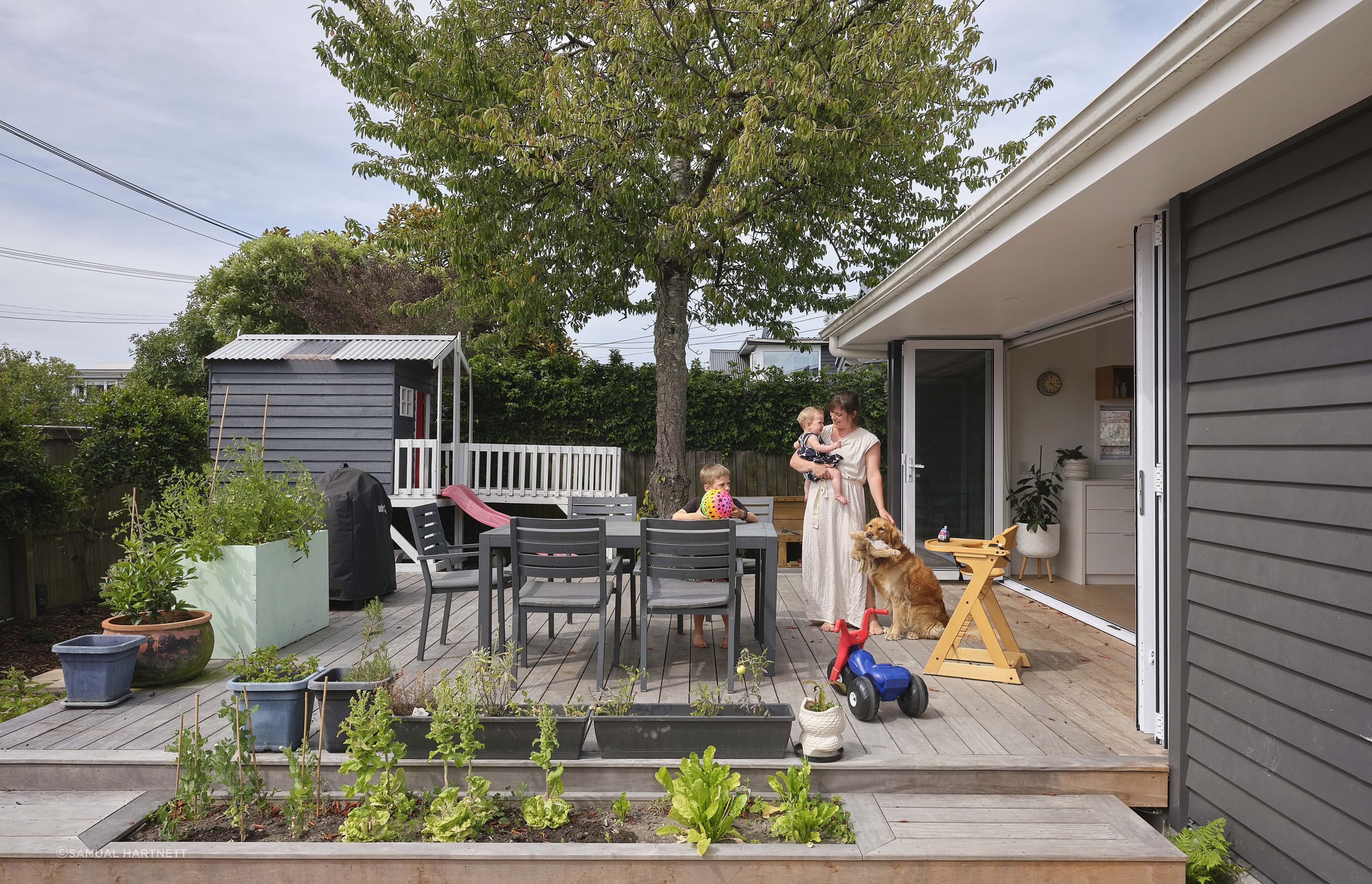 Pop-TopNorth-deck-with-connection-to-the-interior-layoutSam-Hartnett-Photographer4.jpg