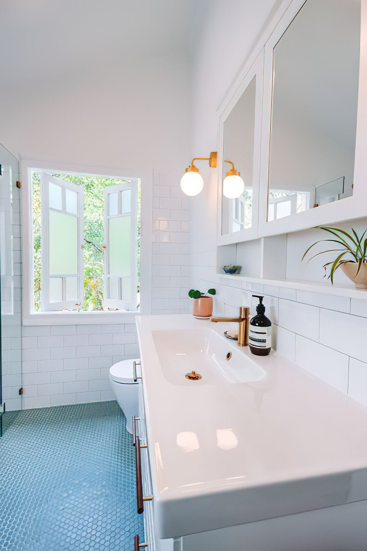 Project Bardon Main Bathroom