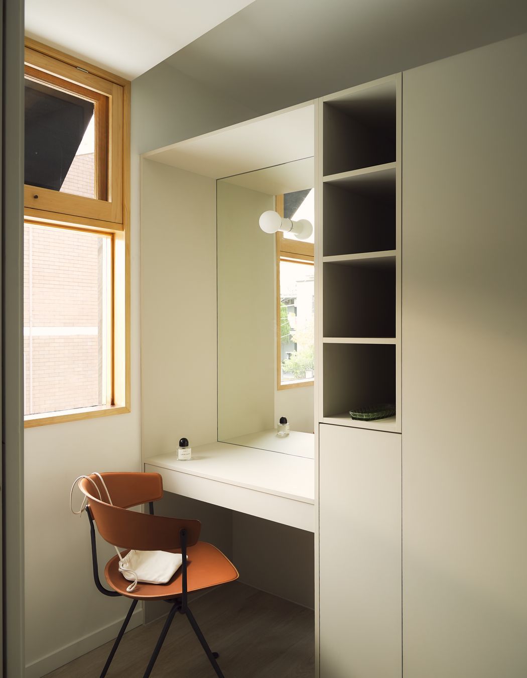 Part-height joinery elements act to define utility and sleeping spaces in the generous master bedroom suite.