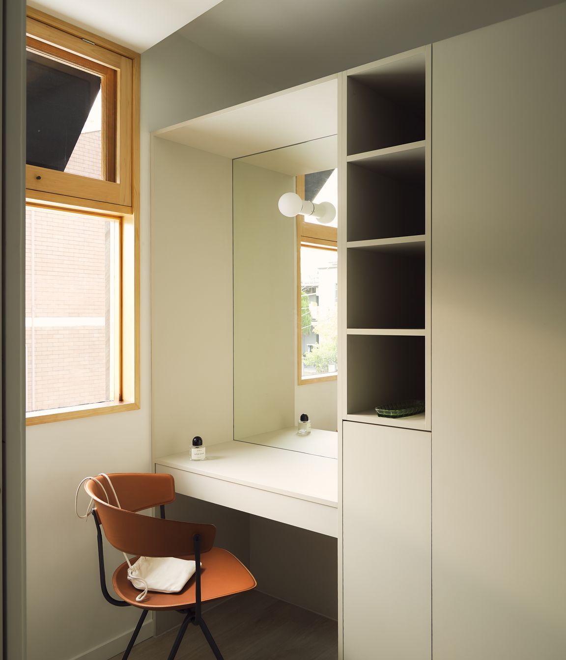 Part-height joinery elements act to define utility and sleeping spaces in the generous master bedroom suite.