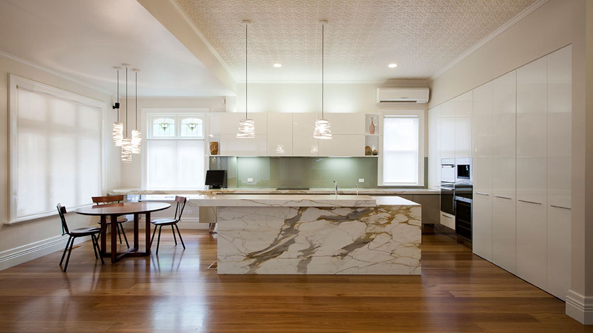 Chrystal Residence, Hawthorn banner