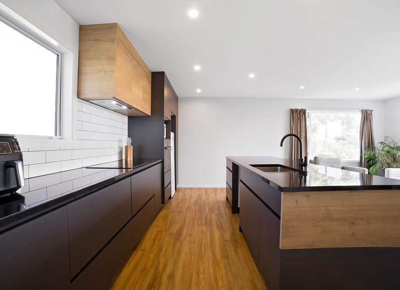 A Bold but Balanced Kitchen and Lounge