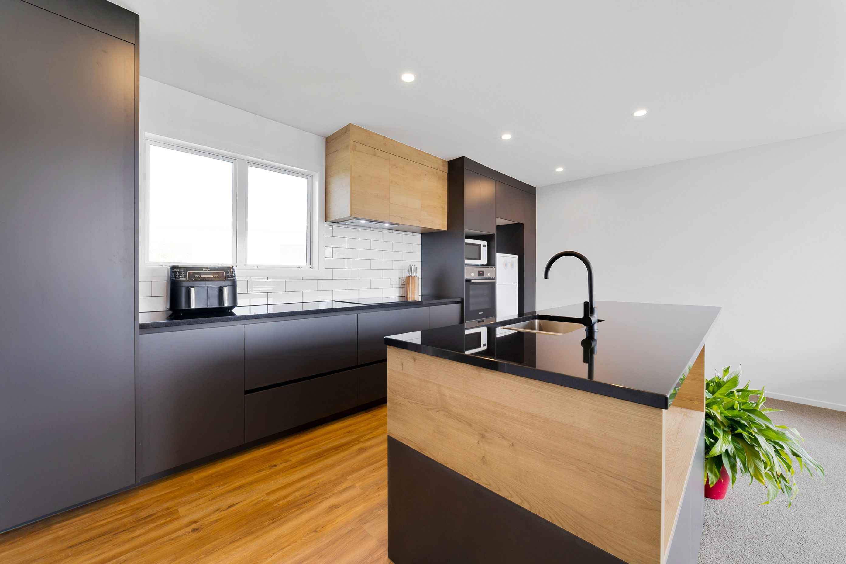 A Bold but Balanced Kitchen and Lounge