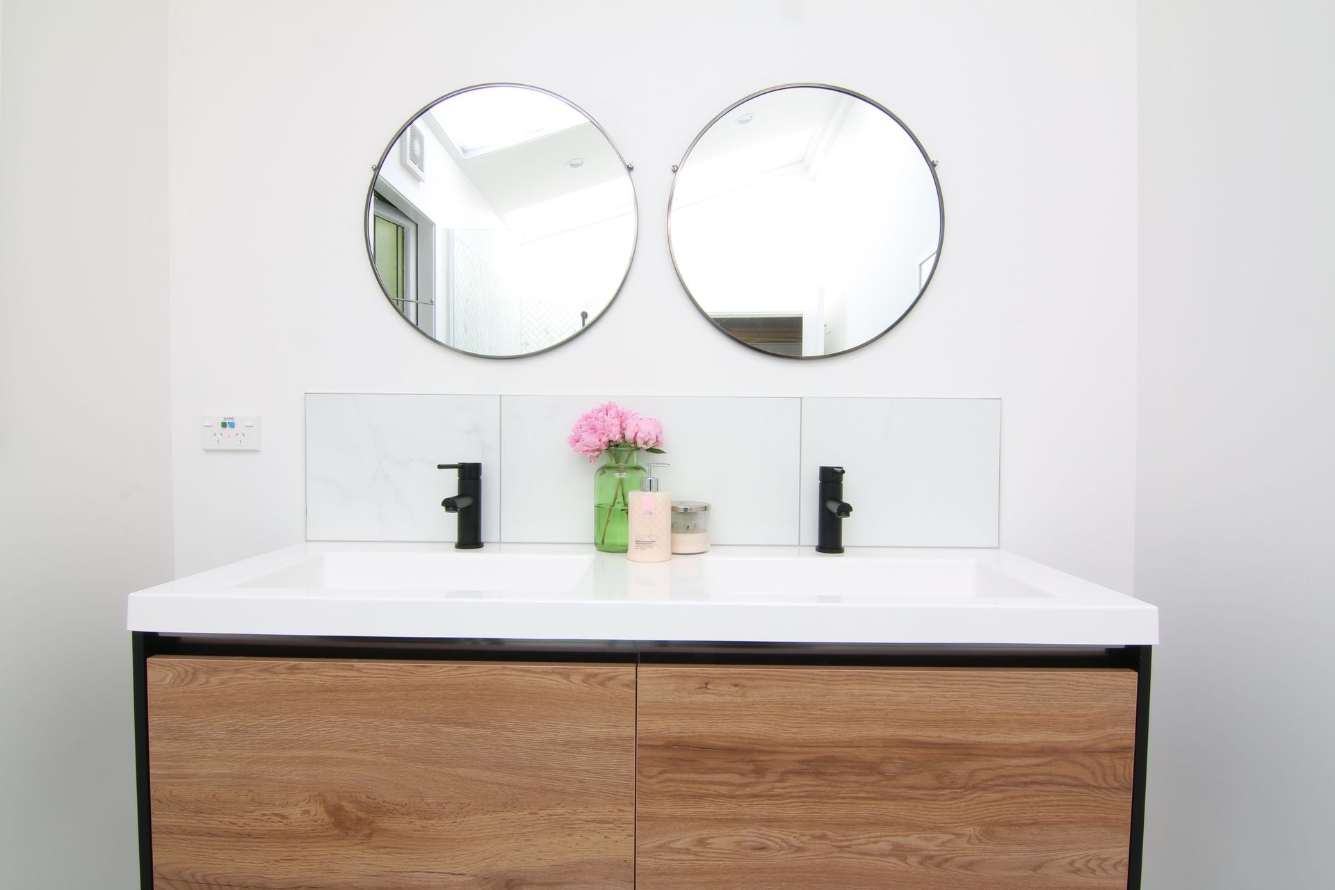 Carlton St, Hillsborough