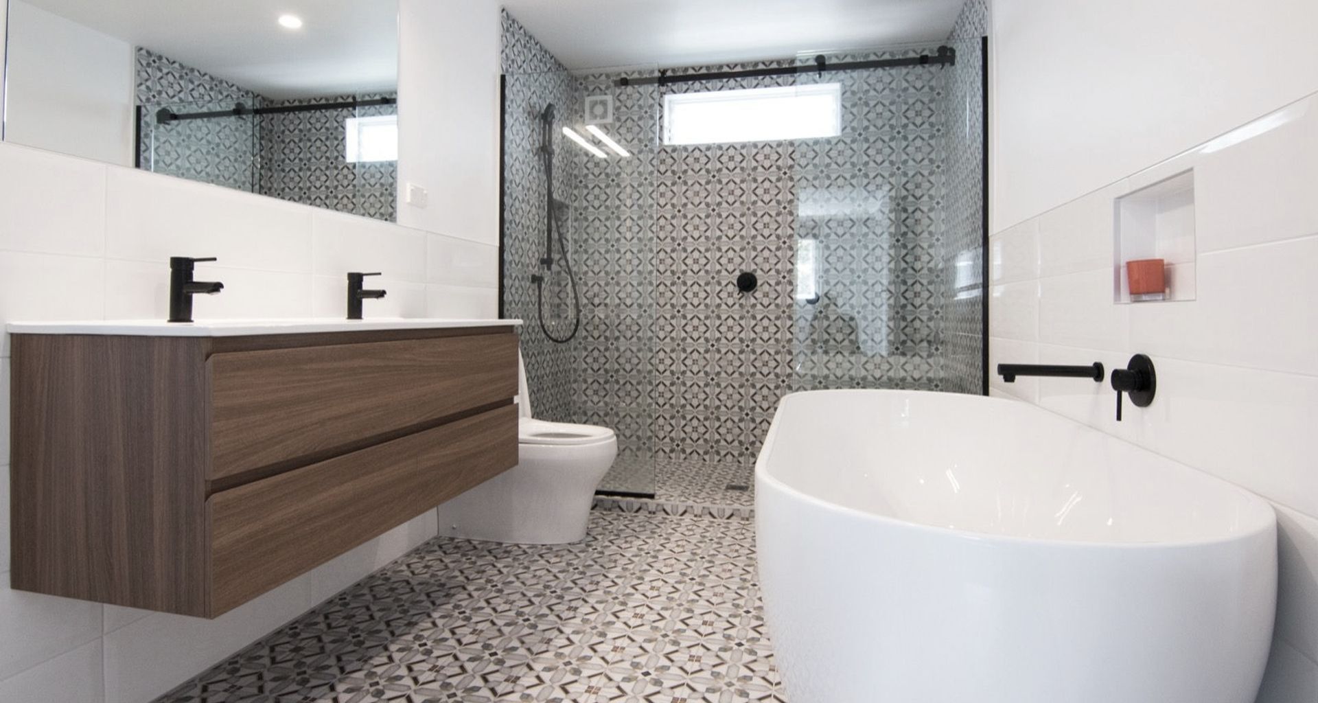 Coastal Views And Open-plan Living In Takapuna, Auckland banner