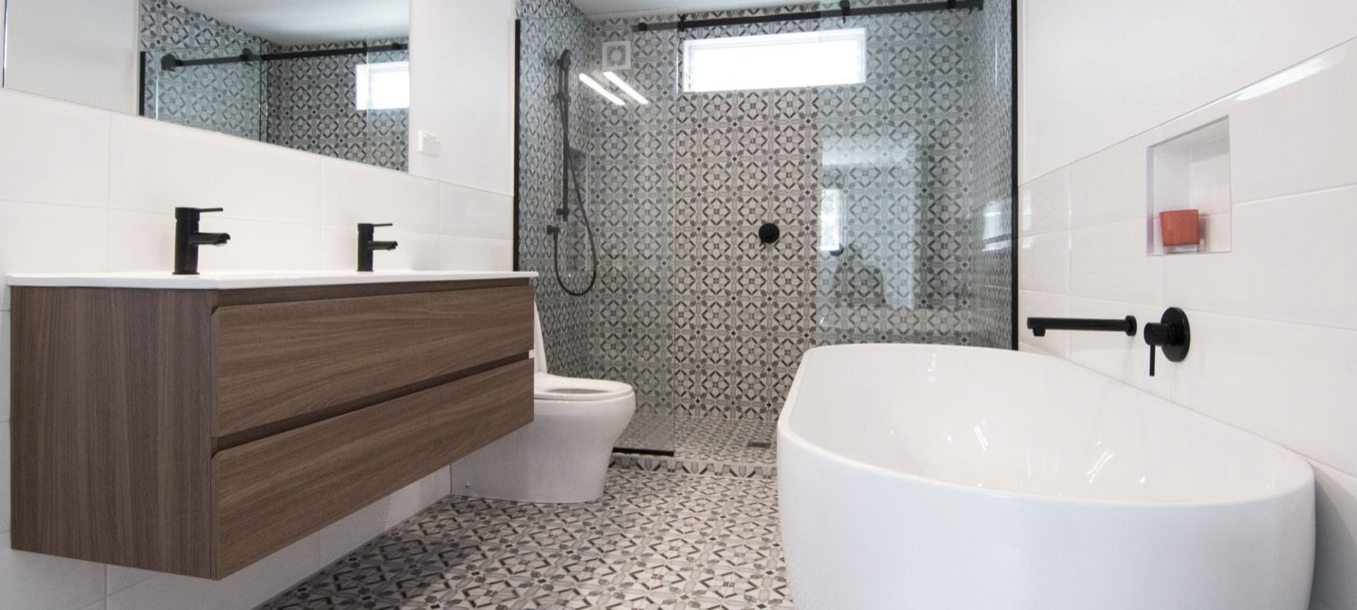Coastal Views And Open-plan Living In Takapuna, Auckland banner