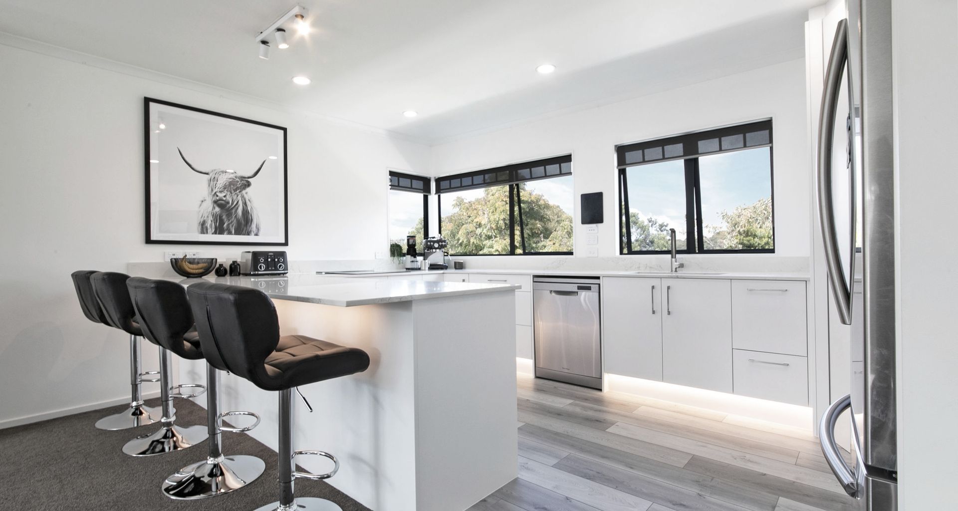 A Gleaming Modern Kitchen In Sunnyvale, Auckland banner