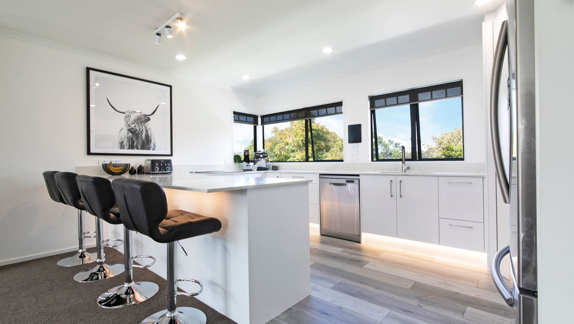 A Gleaming Modern Kitchen In Sunnyvale, Auckland banner